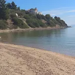 3 Bedroom House, 250m From Trikorfo