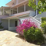 3 Bedroom House, 250m From Trikorfo Case de vacanță Gerakini