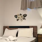 Case de vacanță 3 Bedroom House, 250m From Trikorfo *