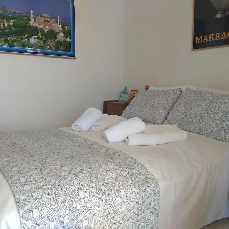 3 Bedroom House, 250m From Trikorfo ゲラキニ