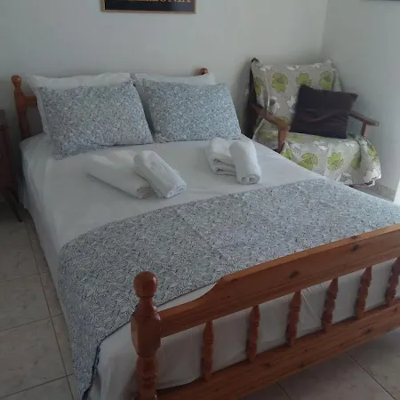 3 Bedroom House, 250m From Trikorfo