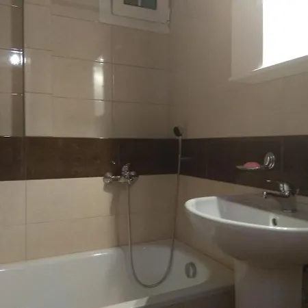 3 Bedroom House, 250m From Trikorfo ゲラキニ