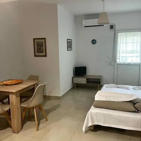 別荘 3 Bedroom House, 250m From Trikorfo ゲラキニ