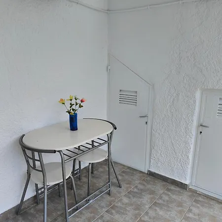 Prázdninový dům 3 Bedroom House, 250m From Trikorfo *