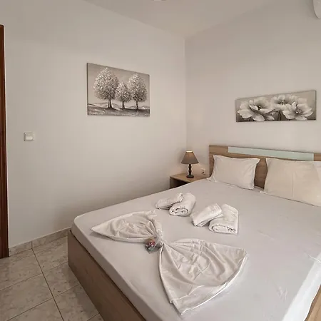 3 Bedroom House, 250m From Trikorfo Semesterbostad Gerakini
