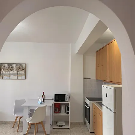 3 Bedroom House, 250m From Trikorfo Semesterbostad