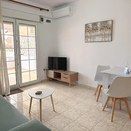 3 Bedroom House, 250m From Trikorfo Semesterbostad