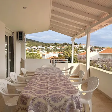 3 Bedroom House, 250m From Trikorfo Semesterbostad Gerakini