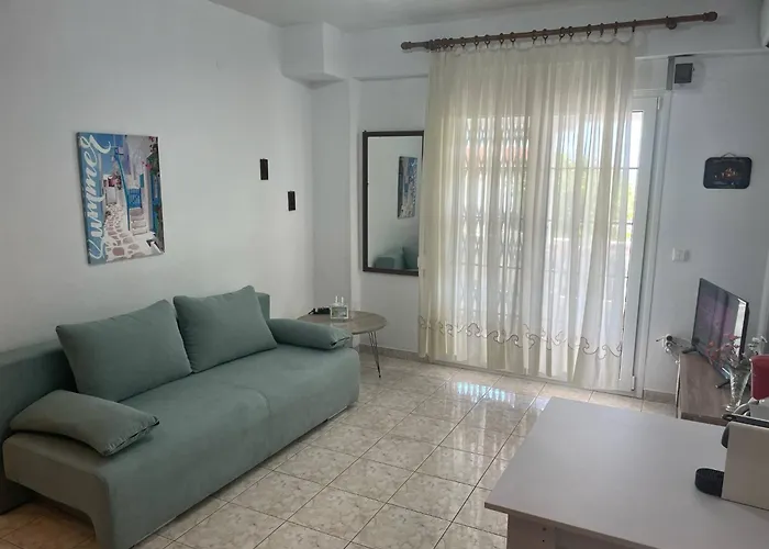 3 Bedroom House, 250m From Trikorfo Case de vacanță Gerakini