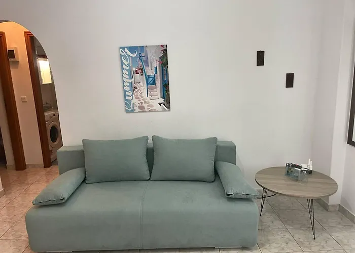 3 Bedroom House, 250m From Trikorfo *