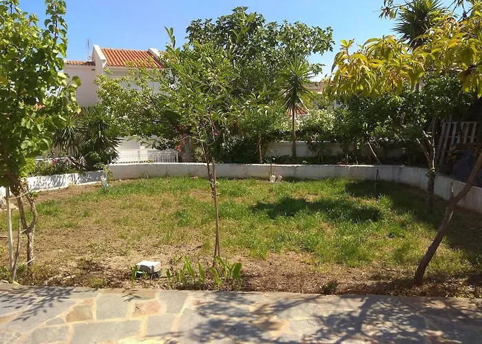 Case de vacanță 3 Bedroom House, 250m From Trikorfo