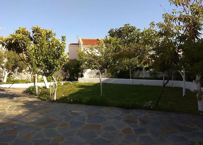 3 Bedroom House, 250m From Trikorfo