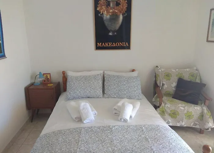 3 Bedroom House, 250m From Trikorfo Case de vacanță *