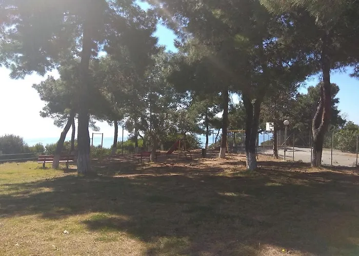 3 Bedroom House, 250m From Trikorfo