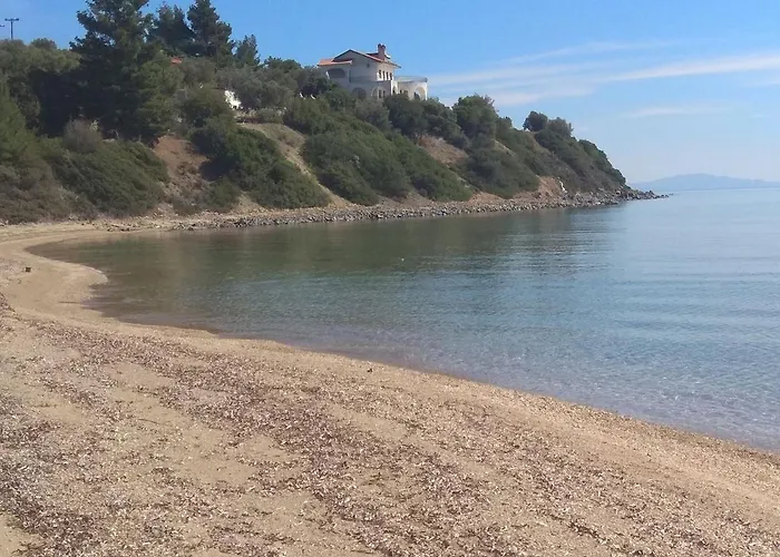 3 Bedroom House, 250m From Trikorfo