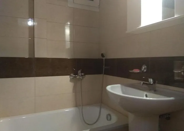 3 Bedroom House, 250m From Trikorfo Gerakini