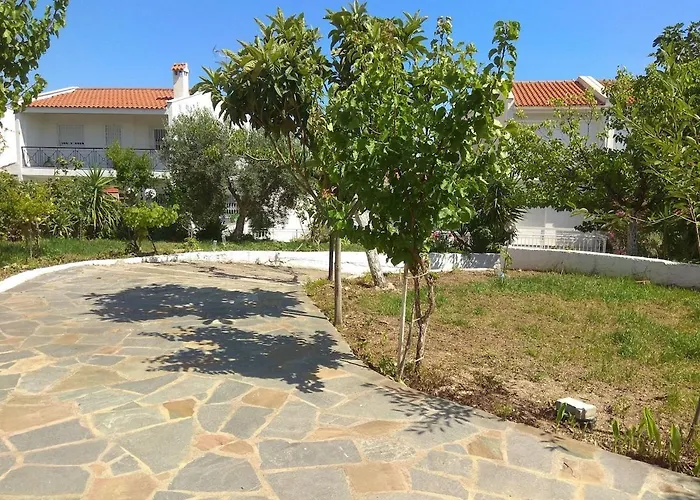 Hébergement de vacances 3 Bedroom House, 250m From Trikorfo Gerakini