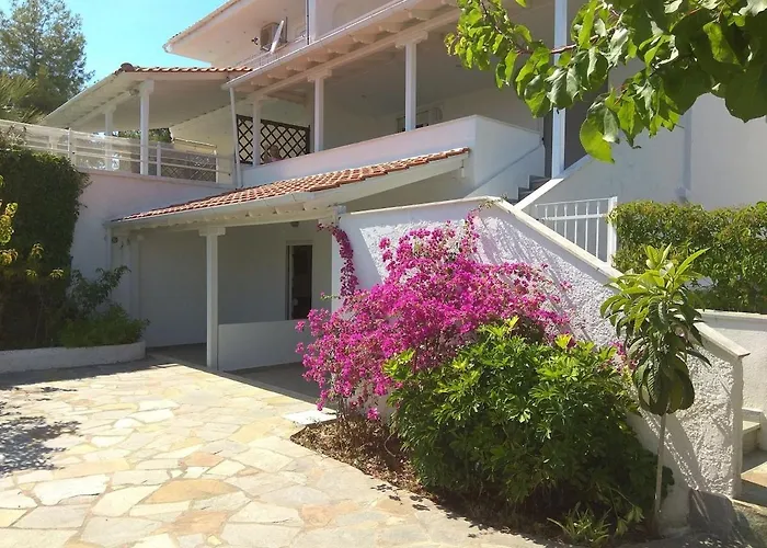 3 Bedroom House, 250m From Trikorfo Hébergement de vacances Gerakini