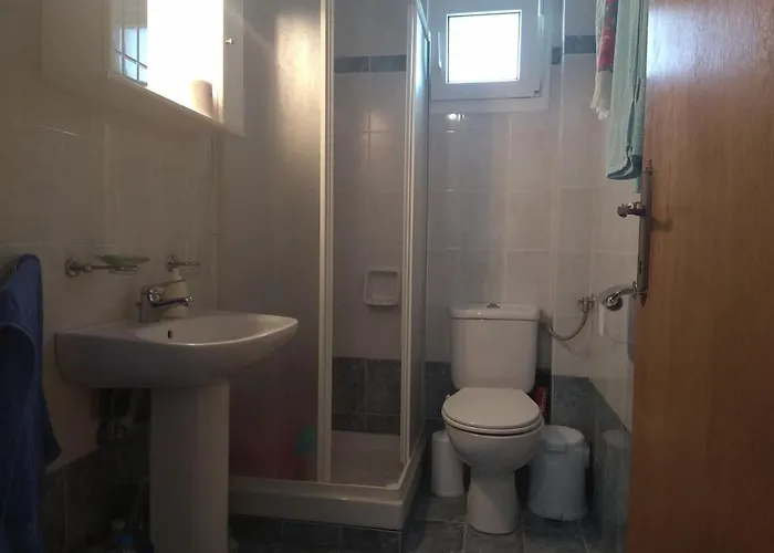 3 Bedroom House, 250m From Trikorfo *