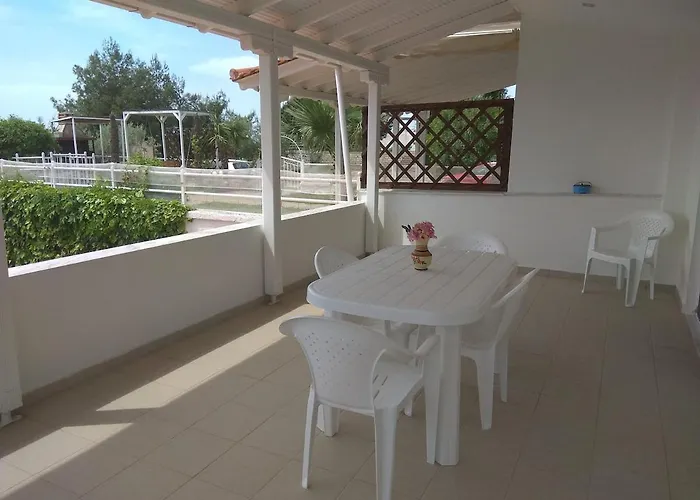 Case de vacanță 3 Bedroom House, 250m From Trikorfo
