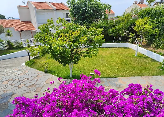 3 Bedroom House, 250m From Trikorfo Hébergement de vacances *