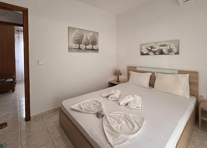 3 Bedroom House, 250m From Trikorfo Hébergement de vacances Gerakini