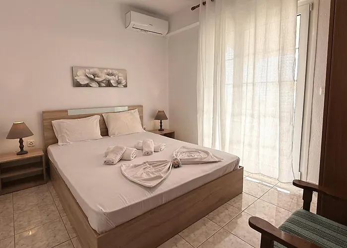 Hébergement de vacances 3 Bedroom House, 250m From Trikorfo Gerakini