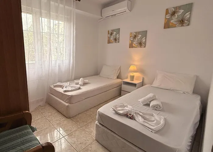 3 Bedroom House, 250m From Trikorfo Gerakini