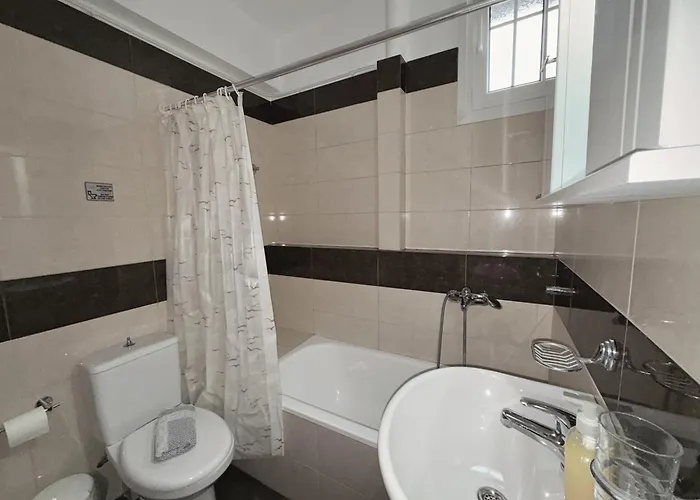 3 Bedroom House, 250m From Trikorfo Hébergement de vacances *