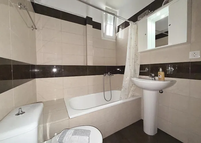 3 Bedroom House, 250m From Trikorfo Hébergement de vacances Gerakini