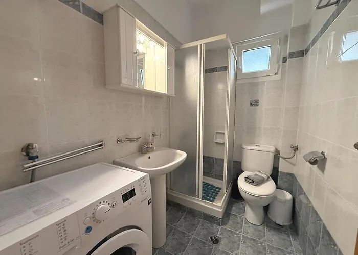 3 Bedroom House, 250m From Trikorfo Hébergement de vacances *
