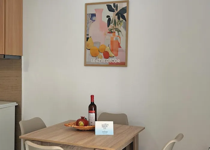 3 Bedroom House, 250m From Trikorfo Hébergement de vacances
