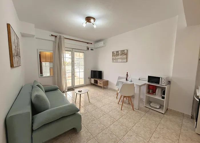 3 Bedroom House, 250m From Trikorfo