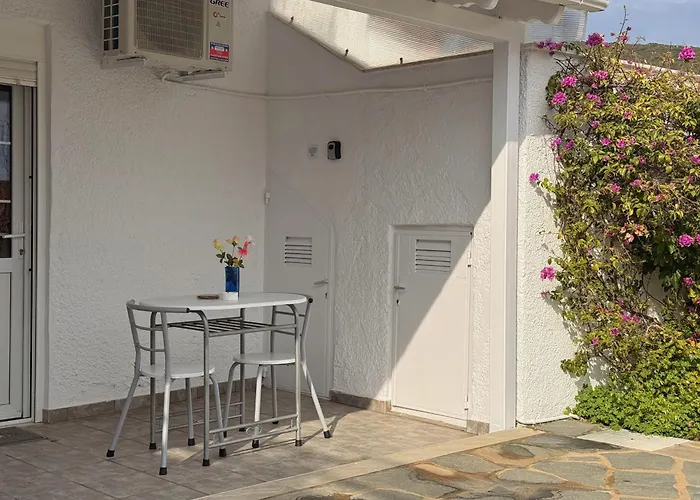 Hébergement de vacances 3 Bedroom House, 250m From Trikorfo Gerakini