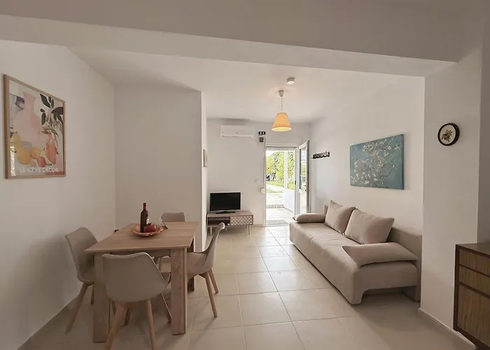 3 Bedroom House, 250m From Trikorfo * Gerakini