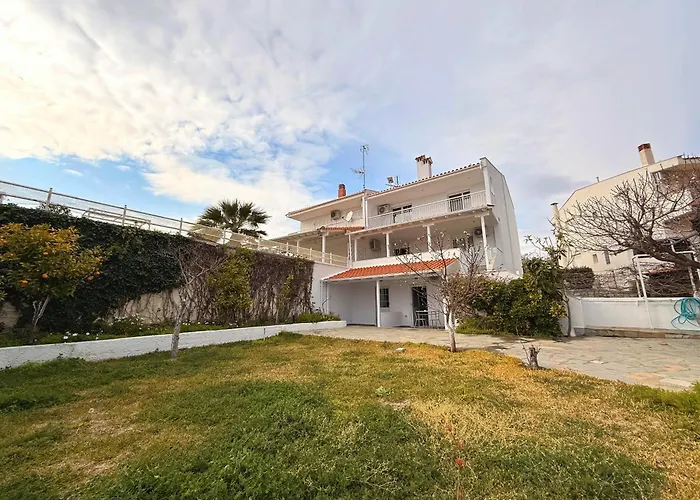 3 Bedroom House, 250m From Trikorfo