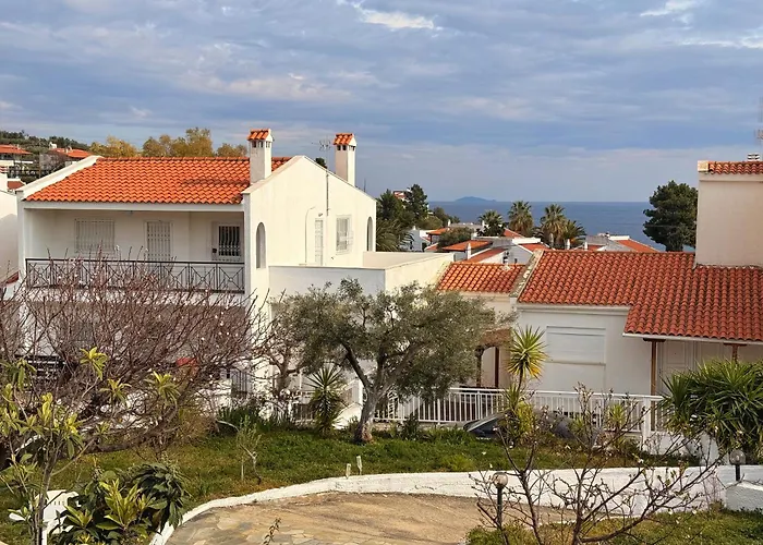 3 Bedroom House, 250m From Trikorfo Hébergement de vacances *