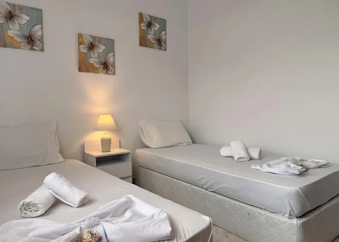 Hébergement de vacances 3 Bedroom House, 250m From Trikorfo