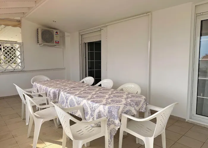 3 Bedroom House, 250m From Trikorfo Hébergement de vacances Gerakini