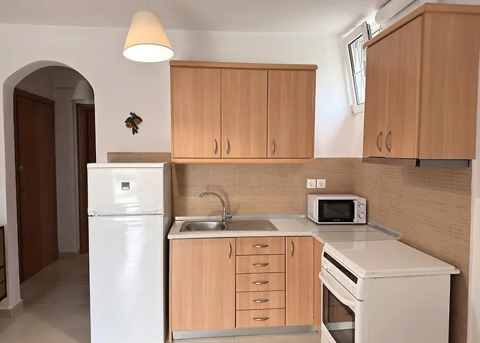 3 Bedroom House, 250m From Trikorfo Hébergement de vacances Gerakini