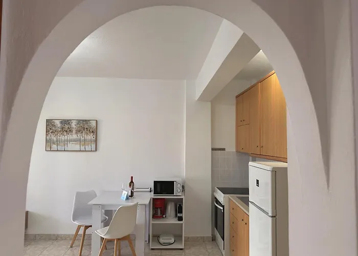 3 Bedroom House, 250m From Trikorfo Hébergement de vacances
