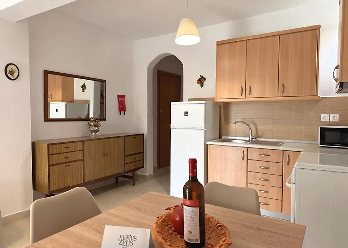 3 Bedroom House, 250m From Trikorfo