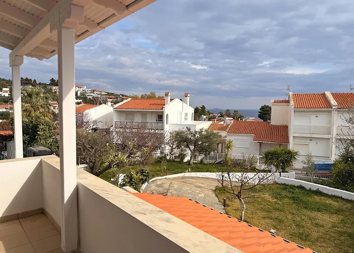 3 Bedroom House, 250m From Trikorfo Gerakini