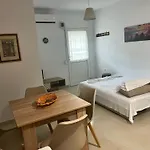 3 Bedroom House, 250m From Trikorfo