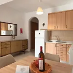 3 Bedroom House, 250m From Trikorfo