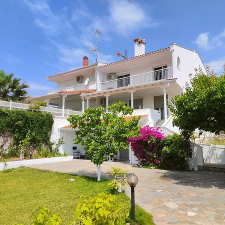 3 Bedroom House, 250m From Trikorfo * ゲラキニ