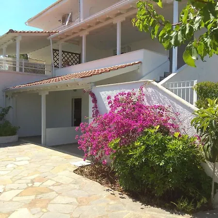 3 Bedroom House, 250m From Trikorfo 別荘 ゲラキニ