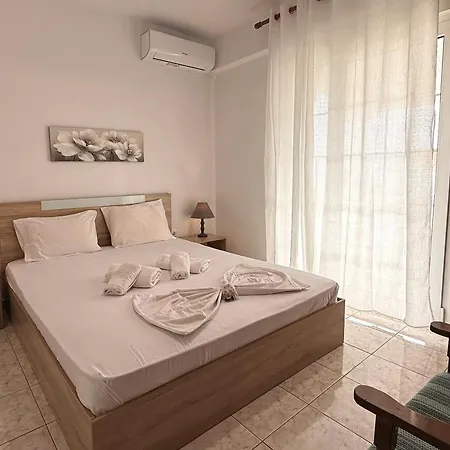 Casa vacanze 3 Bedroom House, 250m From Trikorfo Gerakini