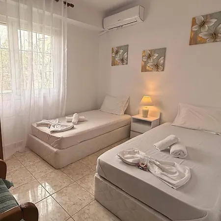3 Bedroom House, 250m From Trikorfo Gerakini