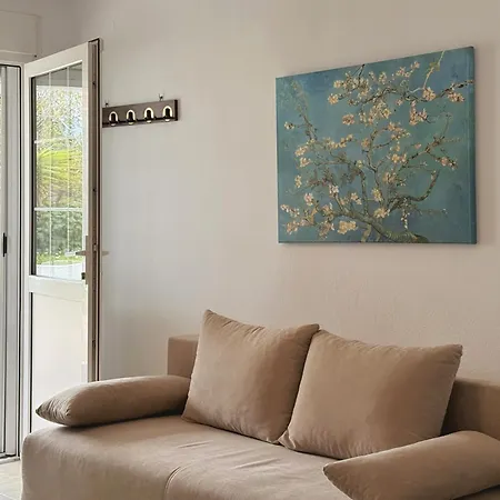Casa vacanze 3 Bedroom House, 250m From Trikorfo
